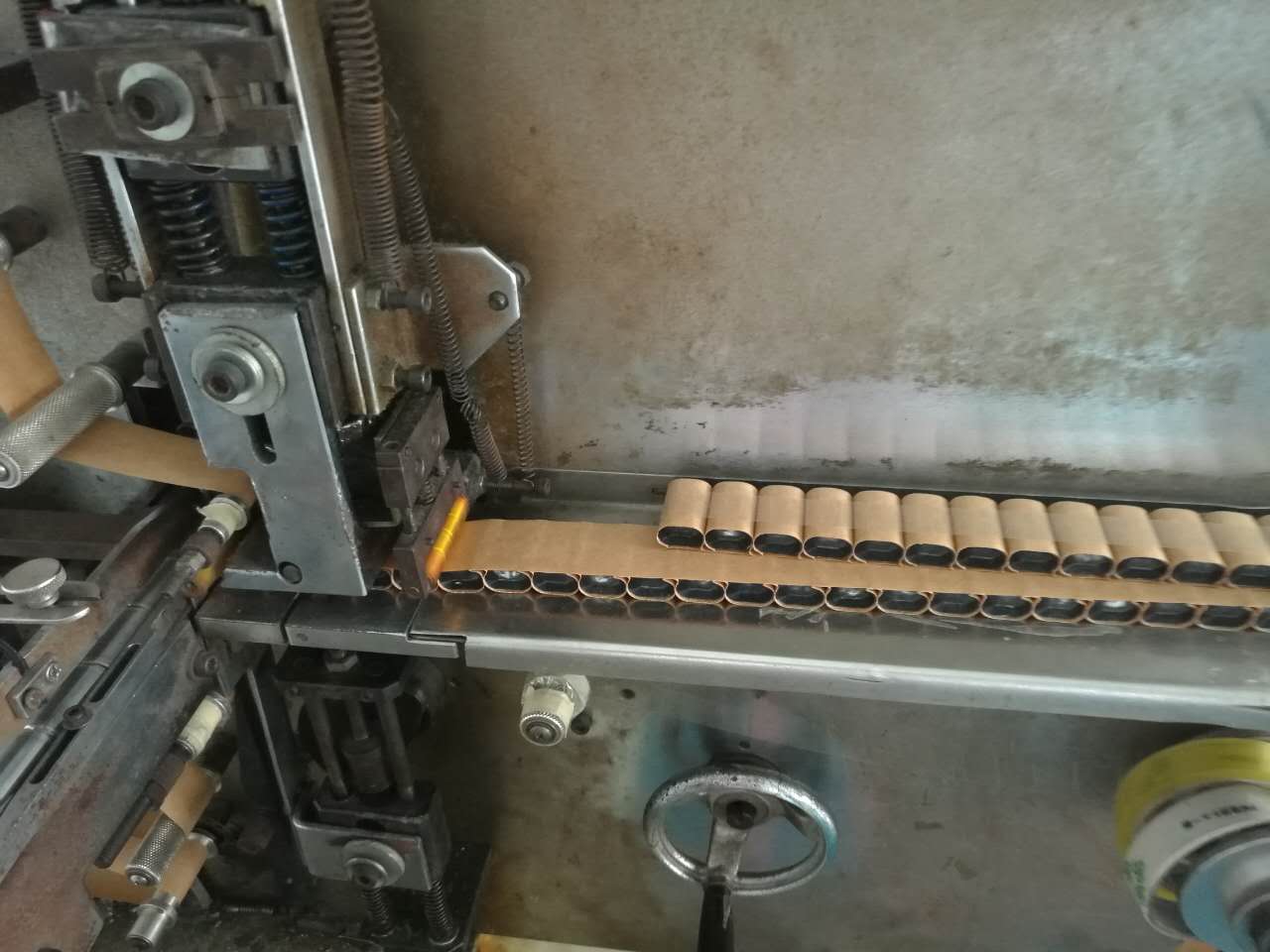 cbb81高壓電容廠-佳名興車間生產(chǎn)設備