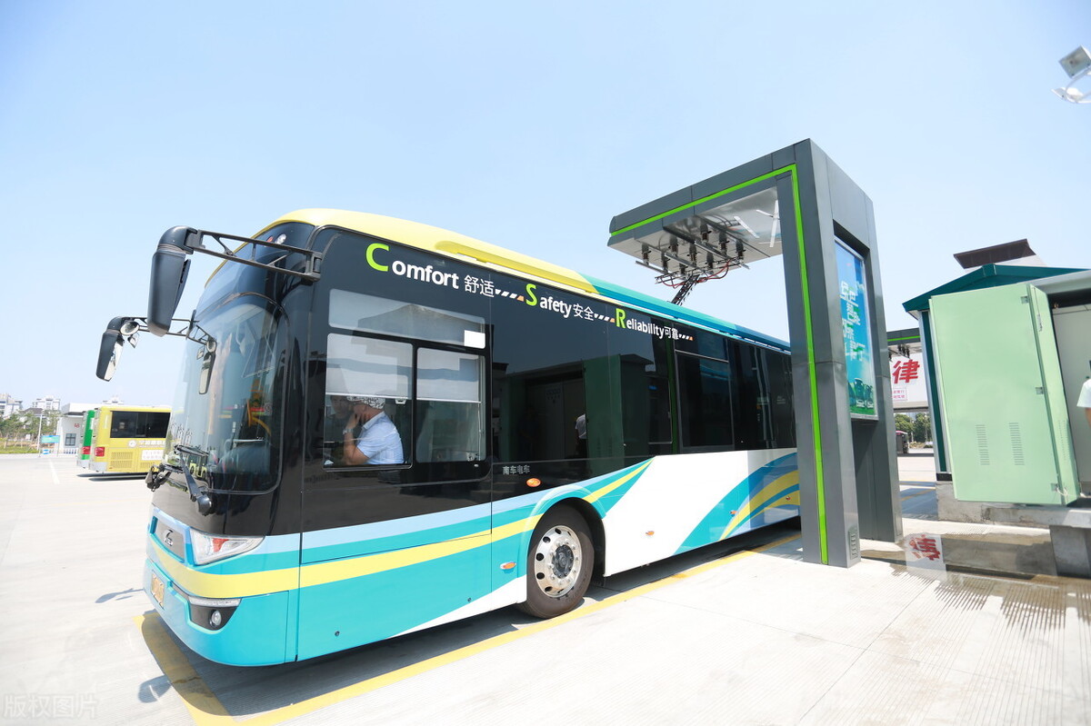 超級電容器公交車快速充電站 超級電容器公交車快速充電站
